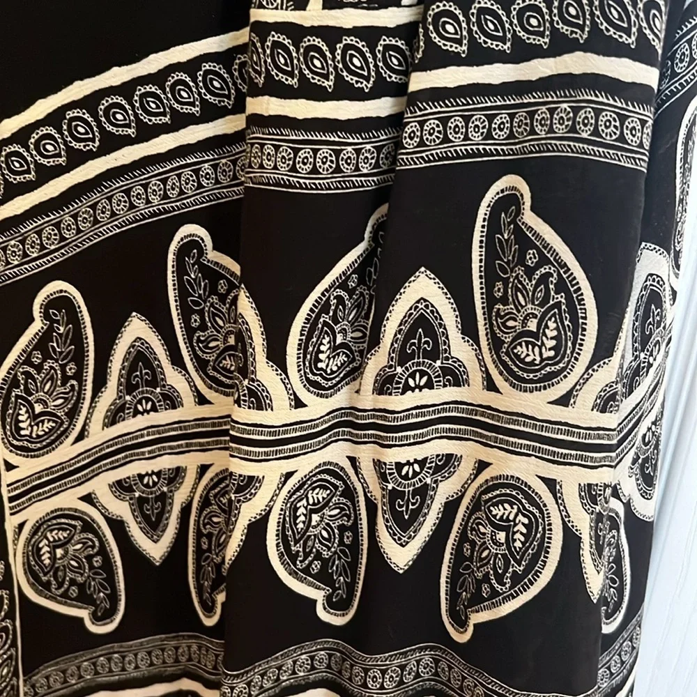 Cato asymetrical black/white skirt . Sheer overlay from knee sz M